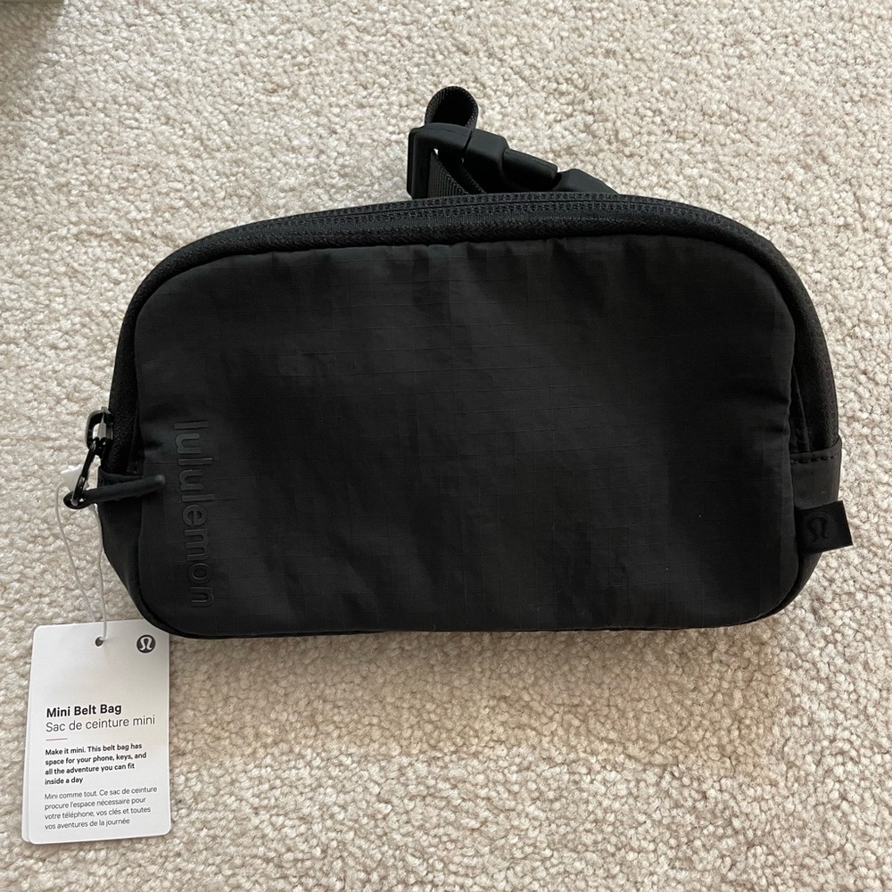 Lululemon mini belt bag